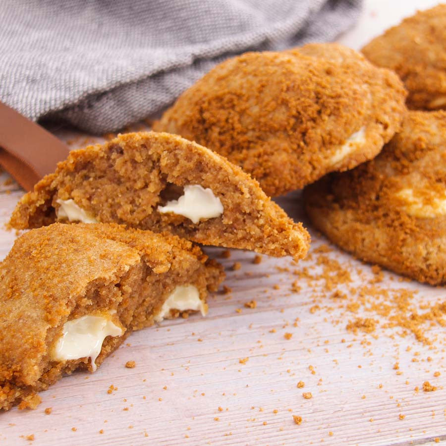 vegan biscoff speculoos and white chocolate cookie